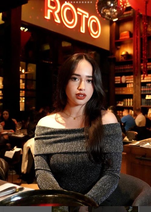 巴西時(shí)尚美妝服飾穿搭美女博主