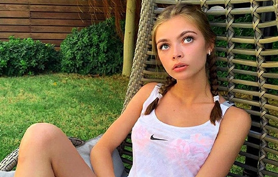 俄羅斯網(wǎng)紅安雅·伊舒克